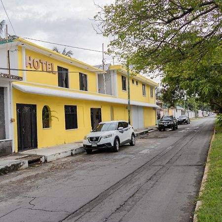 Oyo Hotel Marias,Aeropuerto Internacional De צ'טומאל מראה חיצוני תמונה