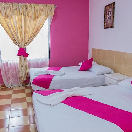 Oyo Hotel Marias,Aeropuerto Internacional De צ'טומאל מראה חיצוני תמונה