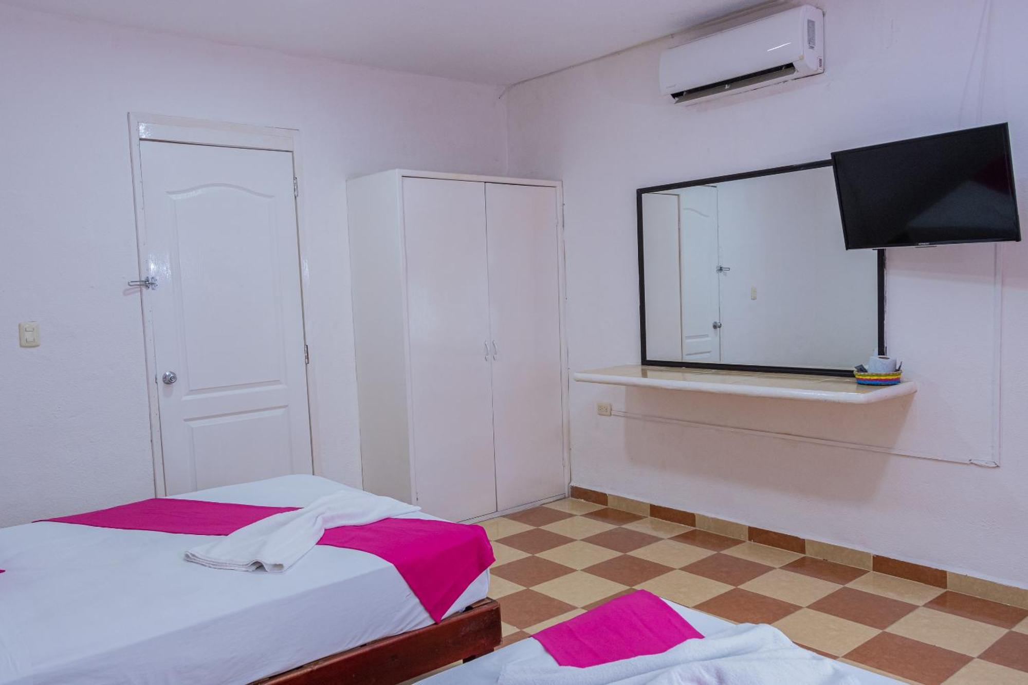 Oyo Hotel Marias,Aeropuerto Internacional De צ'טומאל מראה חיצוני תמונה