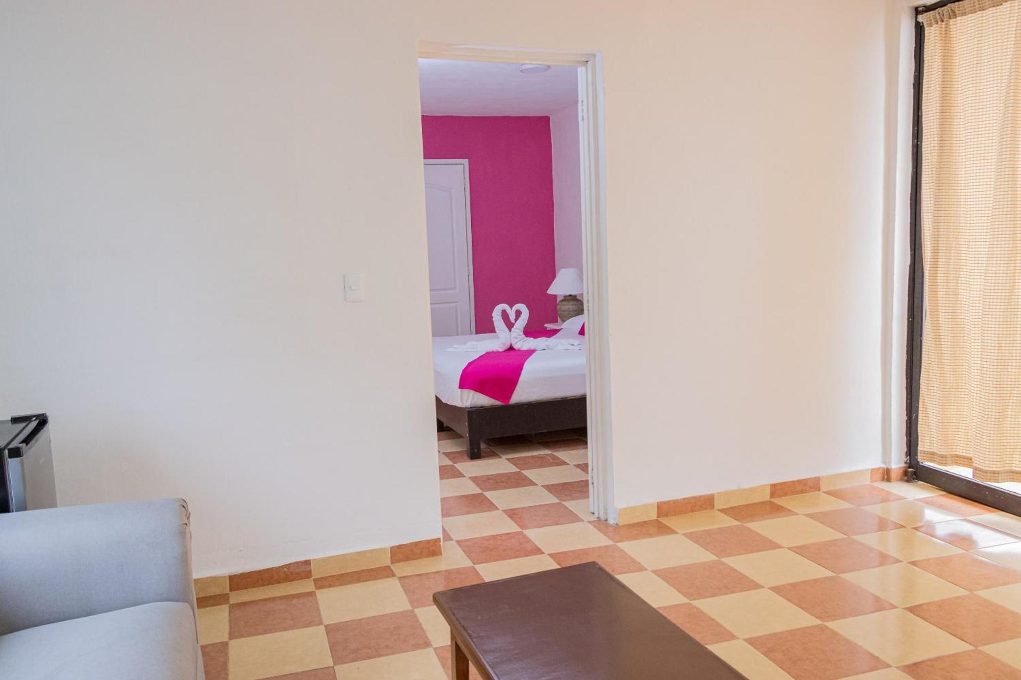 Oyo Hotel Marias,Aeropuerto Internacional De צ'טומאל מראה חיצוני תמונה