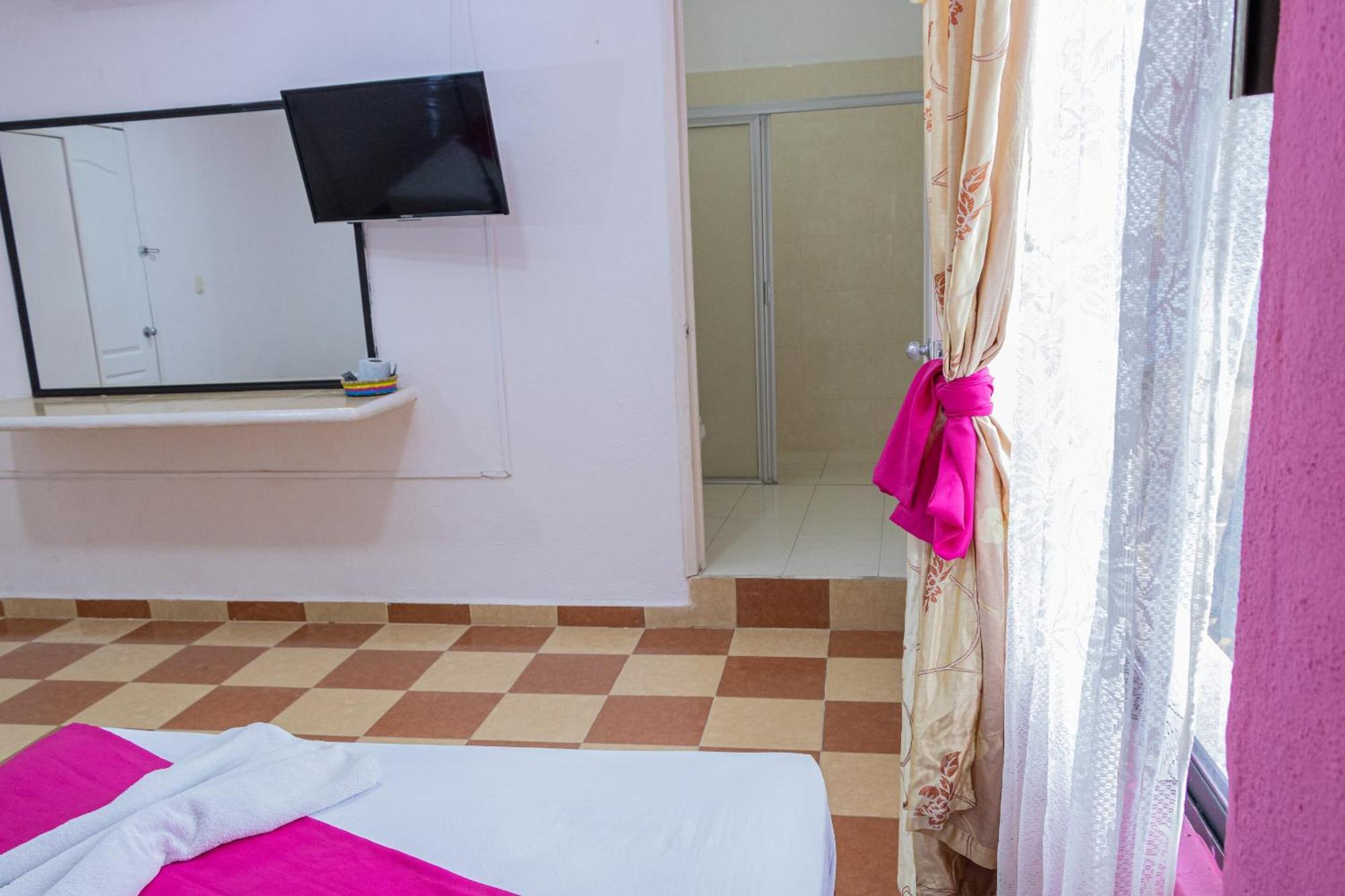 Oyo Hotel Marias,Aeropuerto Internacional De צ'טומאל מראה חיצוני תמונה
