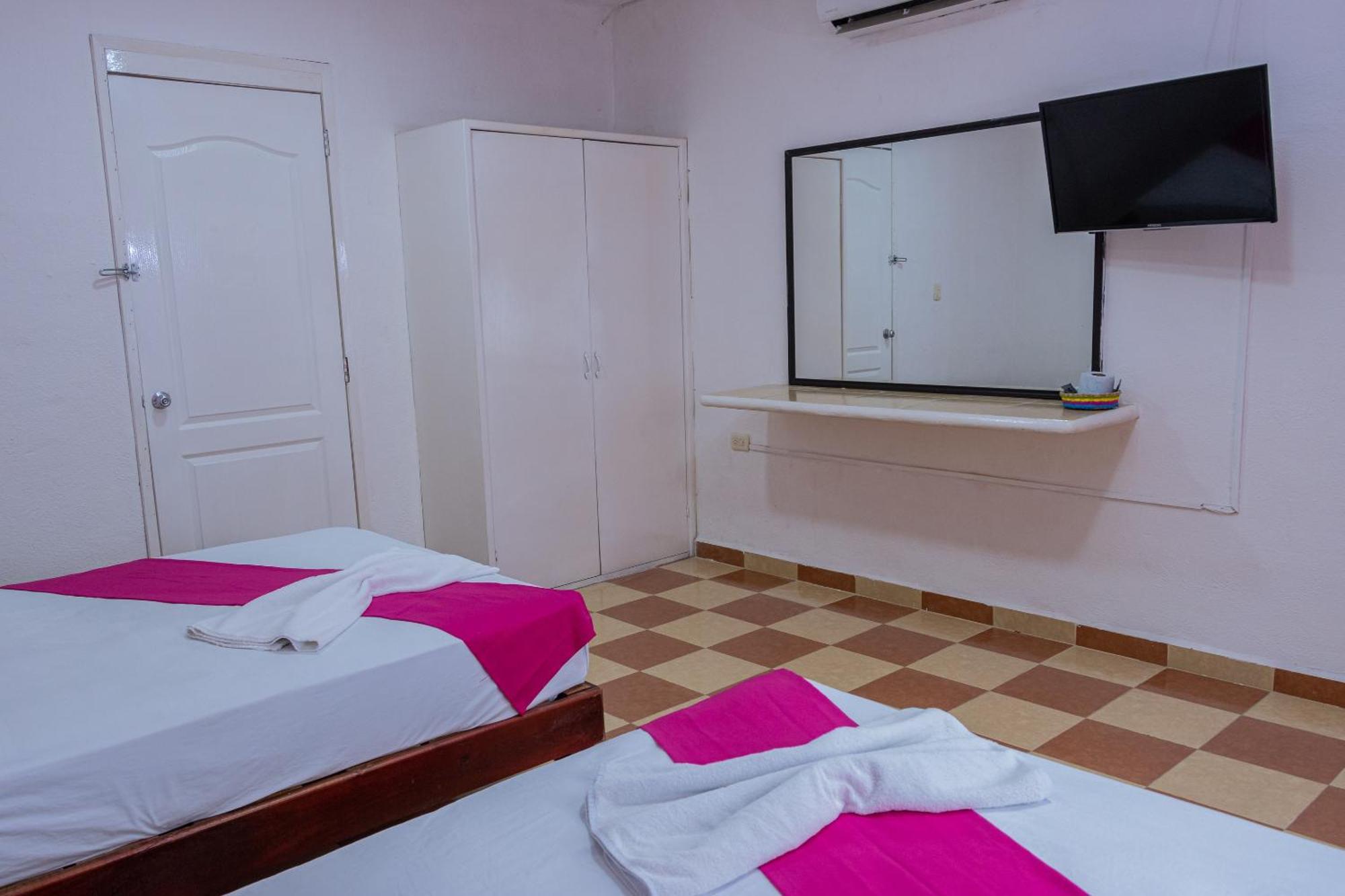 Oyo Hotel Marias,Aeropuerto Internacional De צ'טומאל מראה חיצוני תמונה