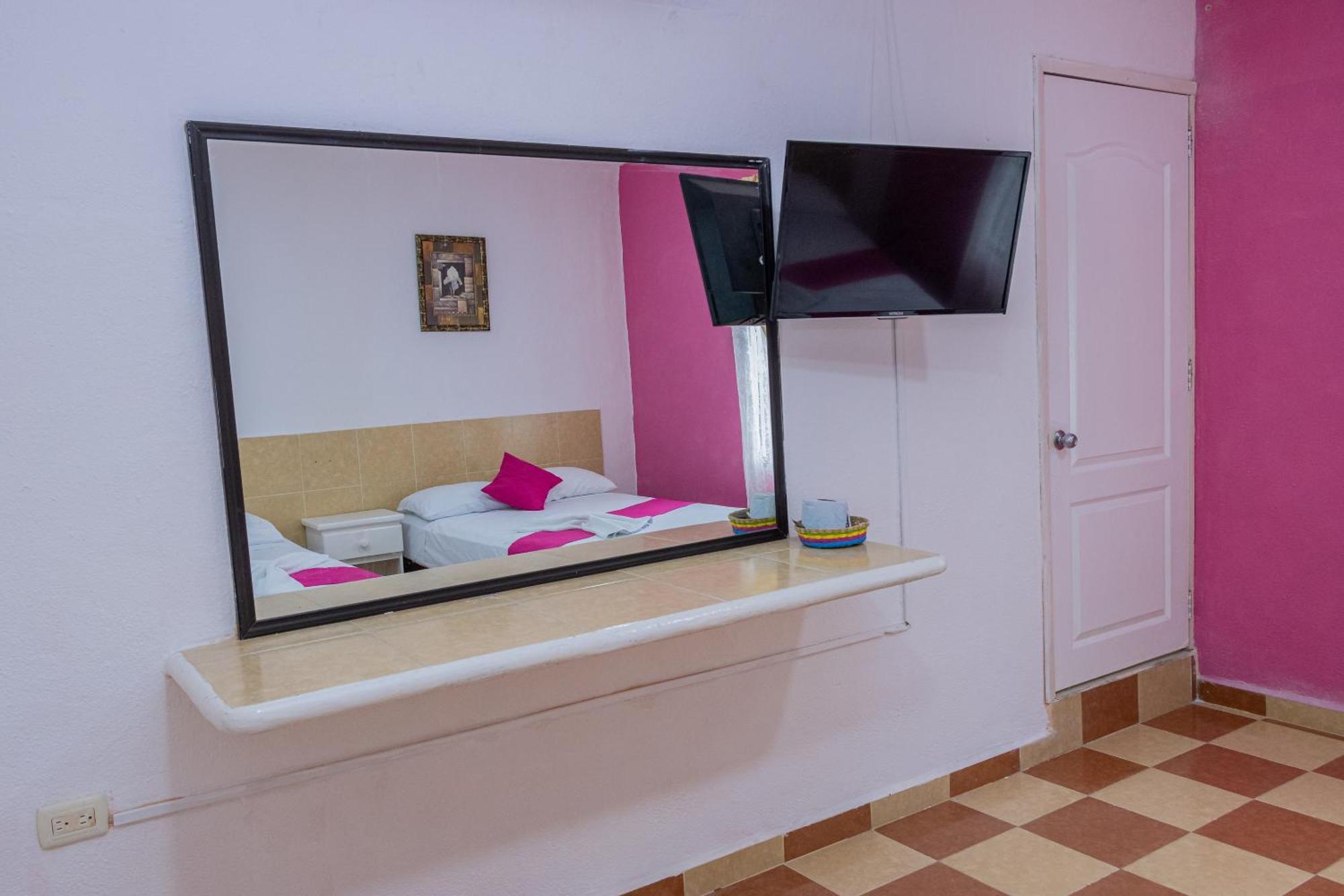 Oyo Hotel Marias,Aeropuerto Internacional De צ'טומאל מראה חיצוני תמונה