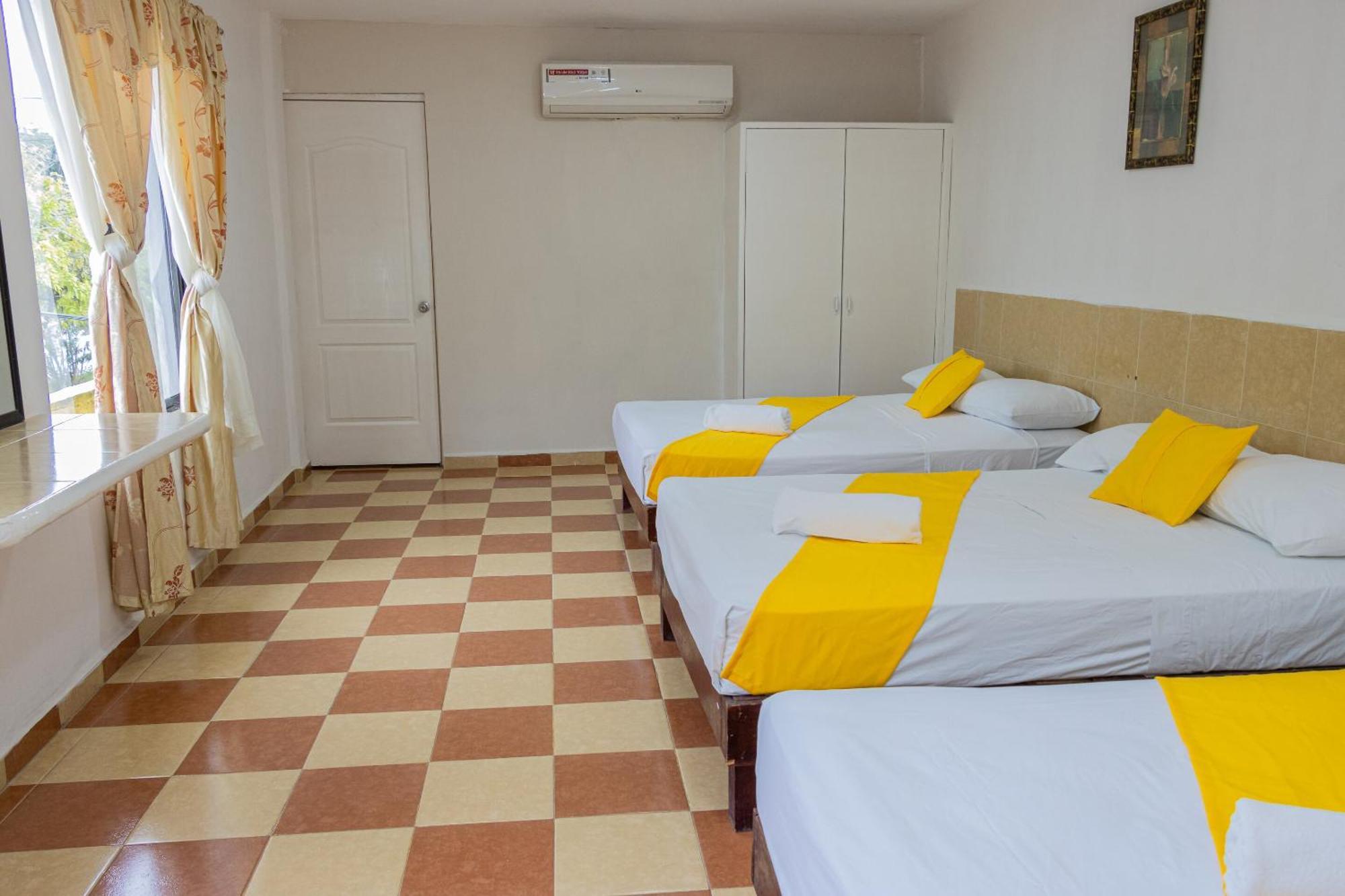Oyo Hotel Marias,Aeropuerto Internacional De צ'טומאל מראה חיצוני תמונה