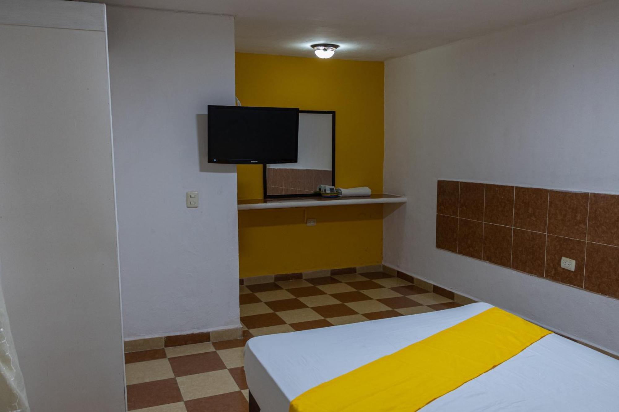 Oyo Hotel Marias,Aeropuerto Internacional De צ'טומאל מראה חיצוני תמונה
