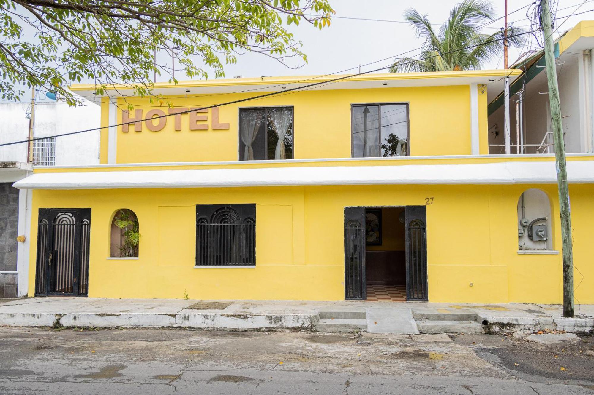 Oyo Hotel Marias,Aeropuerto Internacional De צ'טומאל מראה חיצוני תמונה