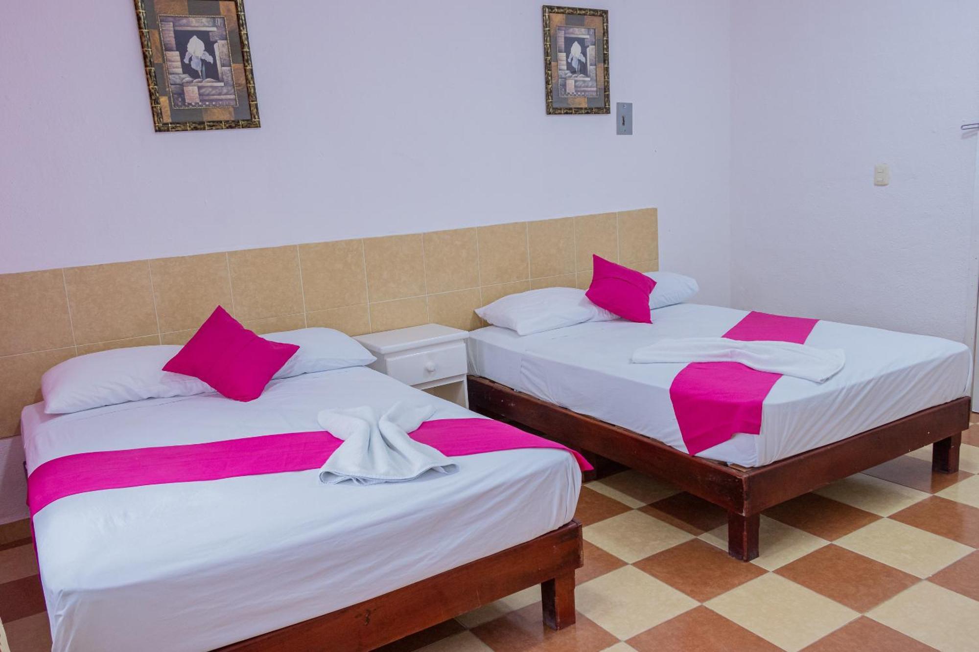 Oyo Hotel Marias,Aeropuerto Internacional De צ'טומאל מראה חיצוני תמונה